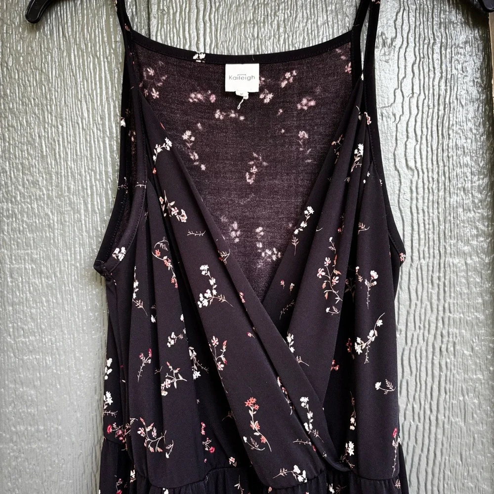 Kaileigh Floral V-Neck Jumpsuit - Size Medium - Picture 2 of 11